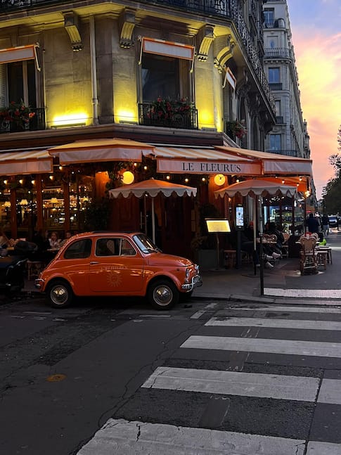 Oranje klassieke auto